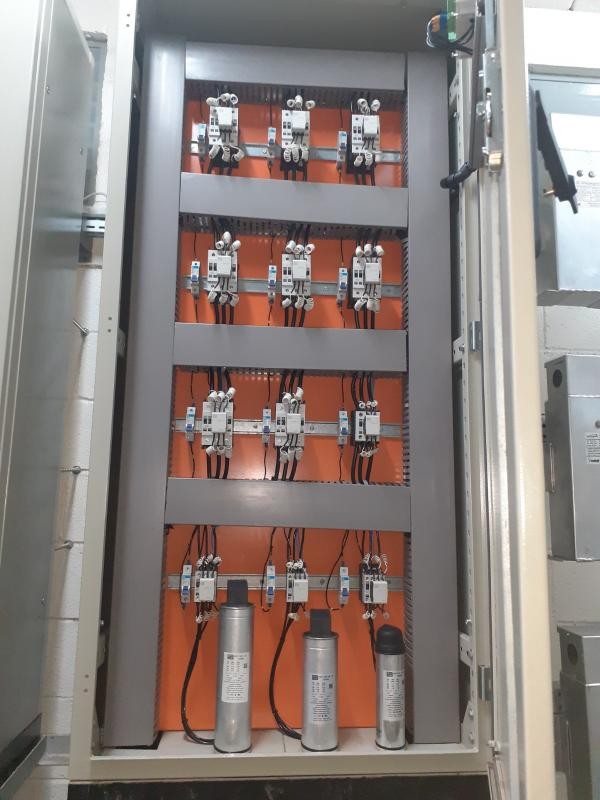 Instalação de banco de capacitores em baixa tensão